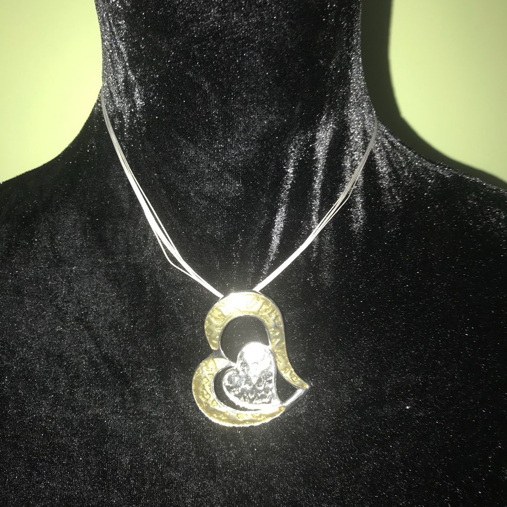 Gorgeous Necklace 9$
